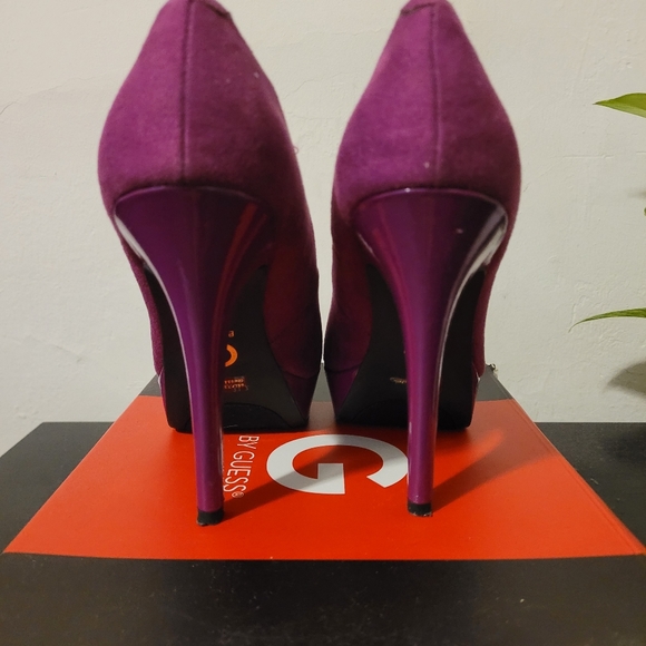 Guess Pumps - Picture 2 of 5